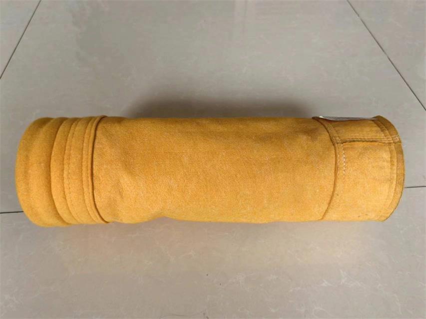 <b>高溫復(fù)合氈除塵布袋</b>